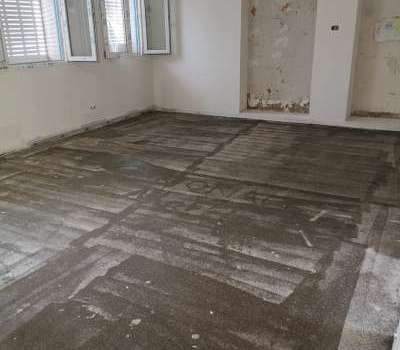 Preparazione massetto per posa parquet con firma